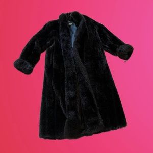 Vintage Full-Length Black Faux Fur Coat 💕